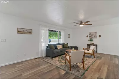 632 S 13th St, Independence, OR 97351 - Photo 7