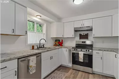 632 S 13th St, Independence, OR 97351 - Photo 13