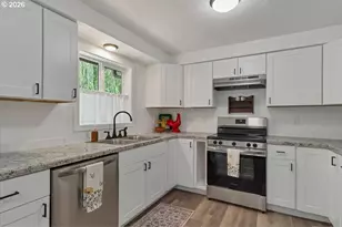 632 S 13th St, Independence, OR 97351 - Photo 13