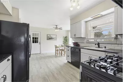 18505 NE Glisan St, Portland, OR 97230 - Photo 17