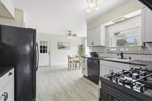 18505 NE Glisan St, Portland, OR 97230 - Photo 17