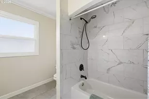 18505 NE Glisan St, Portland, OR 97230 - Photo 23