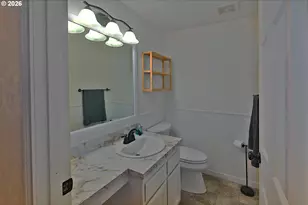 575 S 70th St, Springfield, OR 97478 - Photo 17