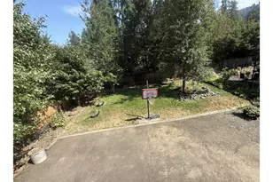 575 S 70th St, Springfield, OR 97478 - Photo 11