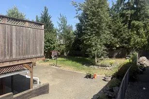 575 S 70th St, Springfield, OR 97478 - Photo 3