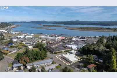 665 Hemlock Ave, Coos Bay, OR 97420 - Photo 9