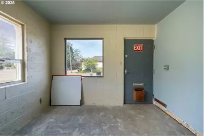 665 Hemlock Ave, Coos Bay, OR 97420 - Photo 11