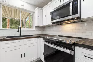 1064 NE Knoll Ave, Roseburg, OR 97470 - Photo 21