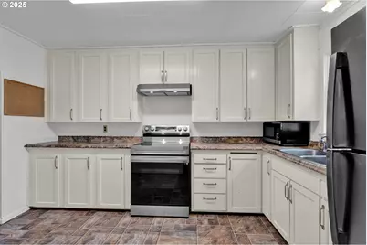 2240 5th St, Springfield, OR 97477 - Photo 11