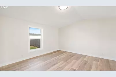 700 N Mill St #109, Creswell, OR 97426 - Photo 11