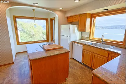 1368 Bayview St, North Bend, OR 97459 - Photo 11