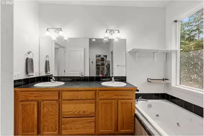 507 Cedar Creek Cir, Rockaway Beach, OR 97136 - Photo 9