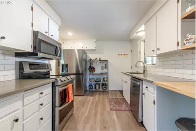9715 SE Ramona St, Portland, OR 97266 - Photo 11