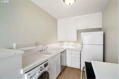 711 NE Randall Ave #203, Portland, OR 97232 - Photo 13