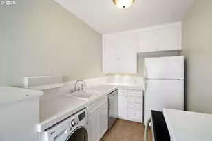 711 NE Randall Ave, Portland, OR 97232 - Photo 13