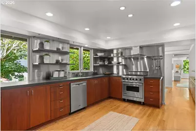 2665 SW Sherwood Dr, Portland, OR 97201 - Photo 11