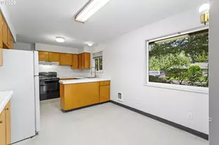 9375 SW Killarney Ln, Tualatin, OR 97062 - Photo 5