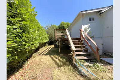 781 N 8th St, Coos Bay, OR 97420 - Photo 5