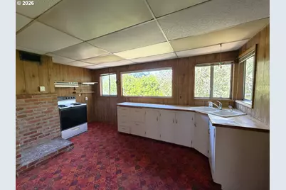 781 N 8th St, Coos Bay, OR 97420 - Photo 13