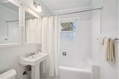 2647 SW Montgomery Dr, Portland, OR 97201 - Photo 35