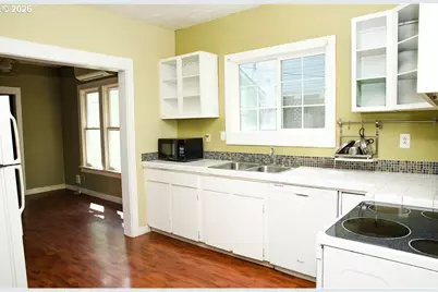 429 NE 79th Ave, Portland, OR 97213 - Photo 9