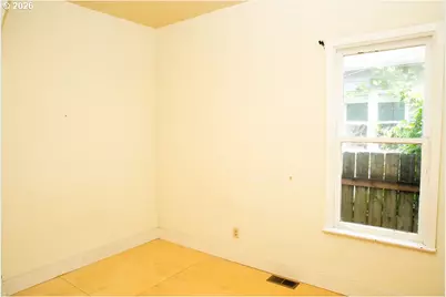 429 NE 79th Ave, Portland, OR 97213 - Photo 5