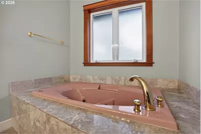 837 NE 67th Ave, Hillsboro, OR 97124 - Photo 15