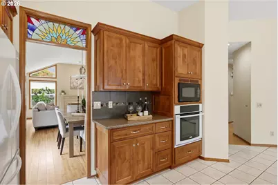 16105 NW Somerset Dr, Beaverton, OR 97006 - Photo 17