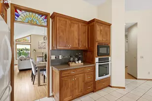 16105 NW Somerset Dr, Beaverton, OR 97006 - Photo 17