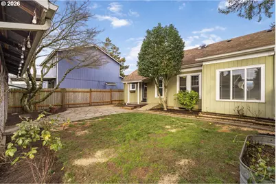 7035 N Catlin Ave, Portland, OR 97203 - Photo 23