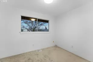 820 SE Barnes Ave, Gresham, OR 97080 - Photo 11