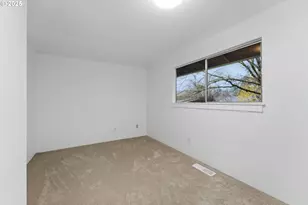 820 SE Barnes Ave, Gresham, OR 97080 - Photo 7