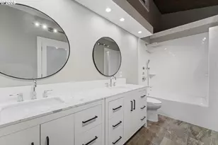 820 SE Barnes Ave, Gresham, OR 97080 - Photo 35