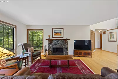 10052 SW Balmer Cir, Portland, OR 97219 - Photo 7
