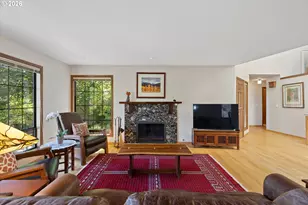 10052 SW Balmer Cir, Portland, OR 97219 - Photo 7