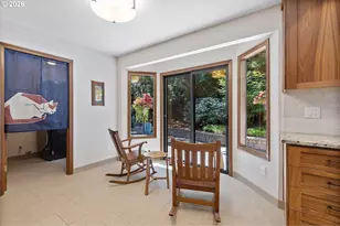 10052 SW Balmer Cir, Portland, OR 97219 - Photo 15