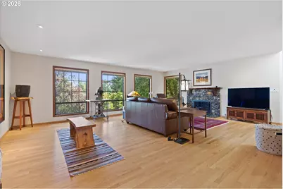 10052 SW Balmer Cir, Portland, OR 97219 - Photo 5
