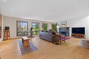 10052 SW Balmer Cir, Portland, OR 97219 - Photo 5