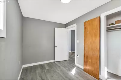 271 N 3rd St, Jefferson, OR 97352 - Photo 9