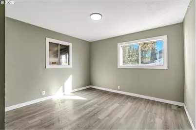 271 N 3rd St, Jefferson, OR 97352 - Photo 17