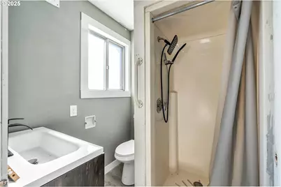 271 N 3rd St, Jefferson, OR 97352 - Photo 21