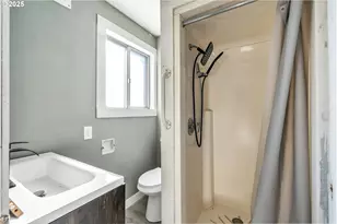 271 N 3rd St, Jefferson, OR 97352 - Photo 21