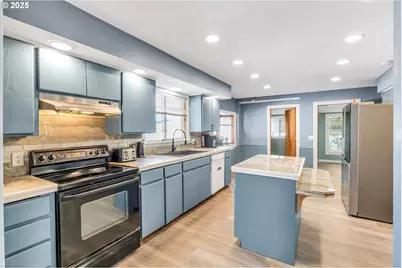 271 N 3rd St, Jefferson, OR 97352 - Photo 11