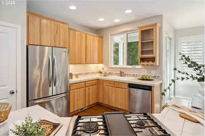 2541 NW Marsden Pl, Portland, OR 97229 - Photo 9