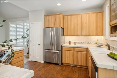 2541 NW Marsden Pl, Portland, OR 97229 - Photo 7