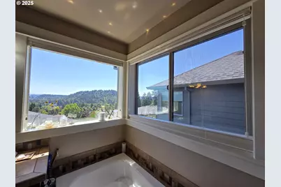 11556 SE Cascade View Dr, Happy Valley, OR 97086 - Photo 27