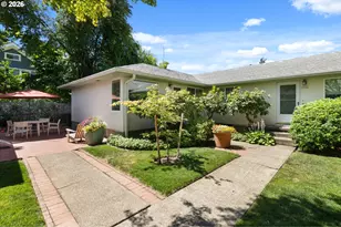 2940 SE Brooklyn St, Portland, OR 97202 - Photo 3