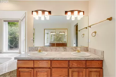 12064 SE Grand Vista Dr, Clackamas, OR 97015 - Photo 21