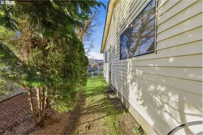 1350 Dogwood Dr, Woodburn, OR 97071 - Photo 29