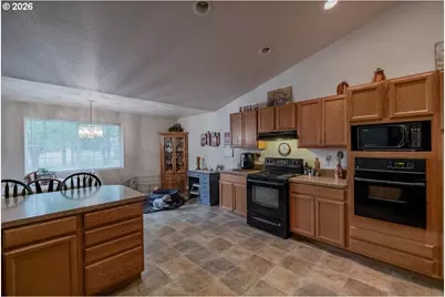 1396 Cascade Dr, Lebanon, OR 97355 - Photo 11